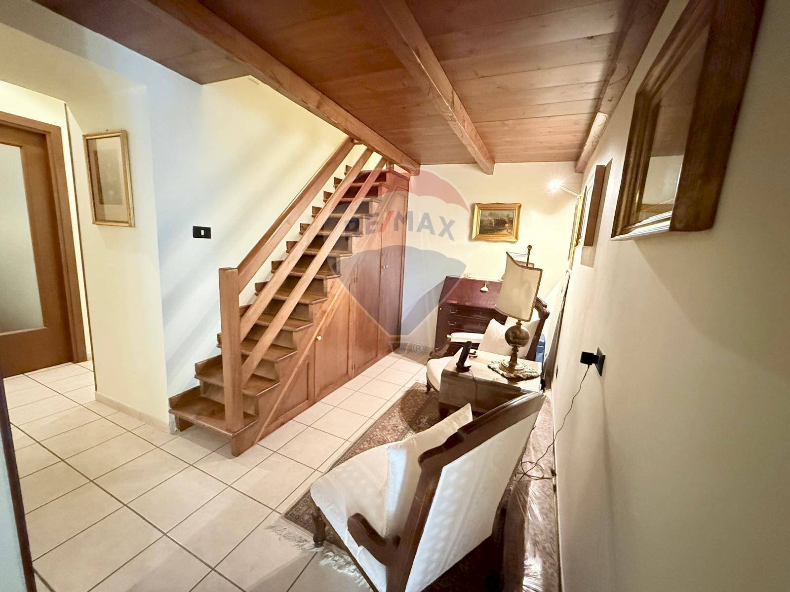 Scale - Two-room apartment Via San Pantaleone
8, Napoli - photo 3