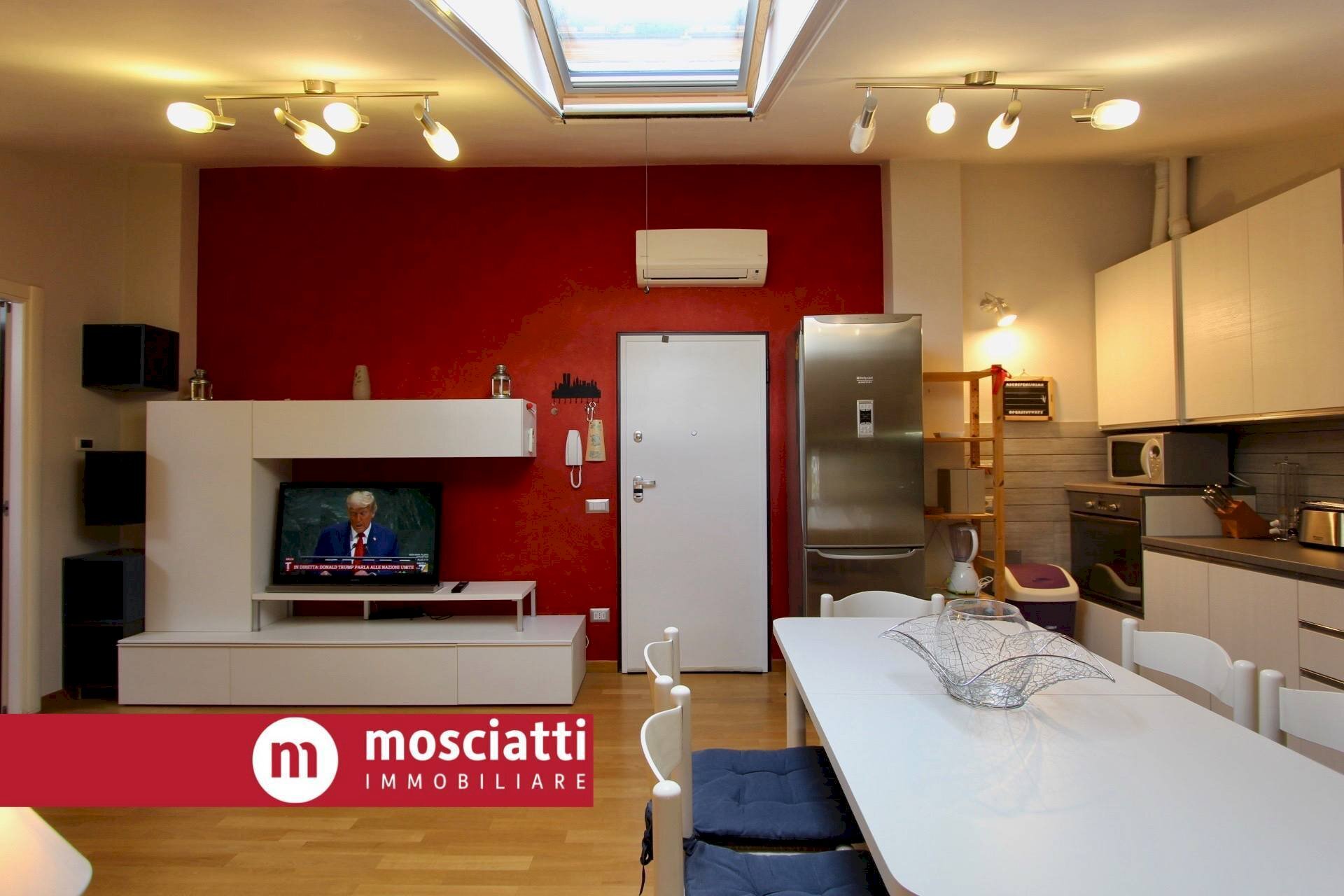 Foto 1 - Attic Via Enrico Mattei
 
35, Castelraimondo - photo 1