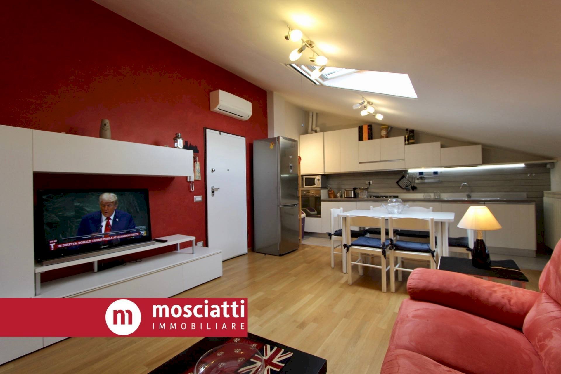 Foto 2 - Attic Via Enrico Mattei
 
35, Castelraimondo - photo 2