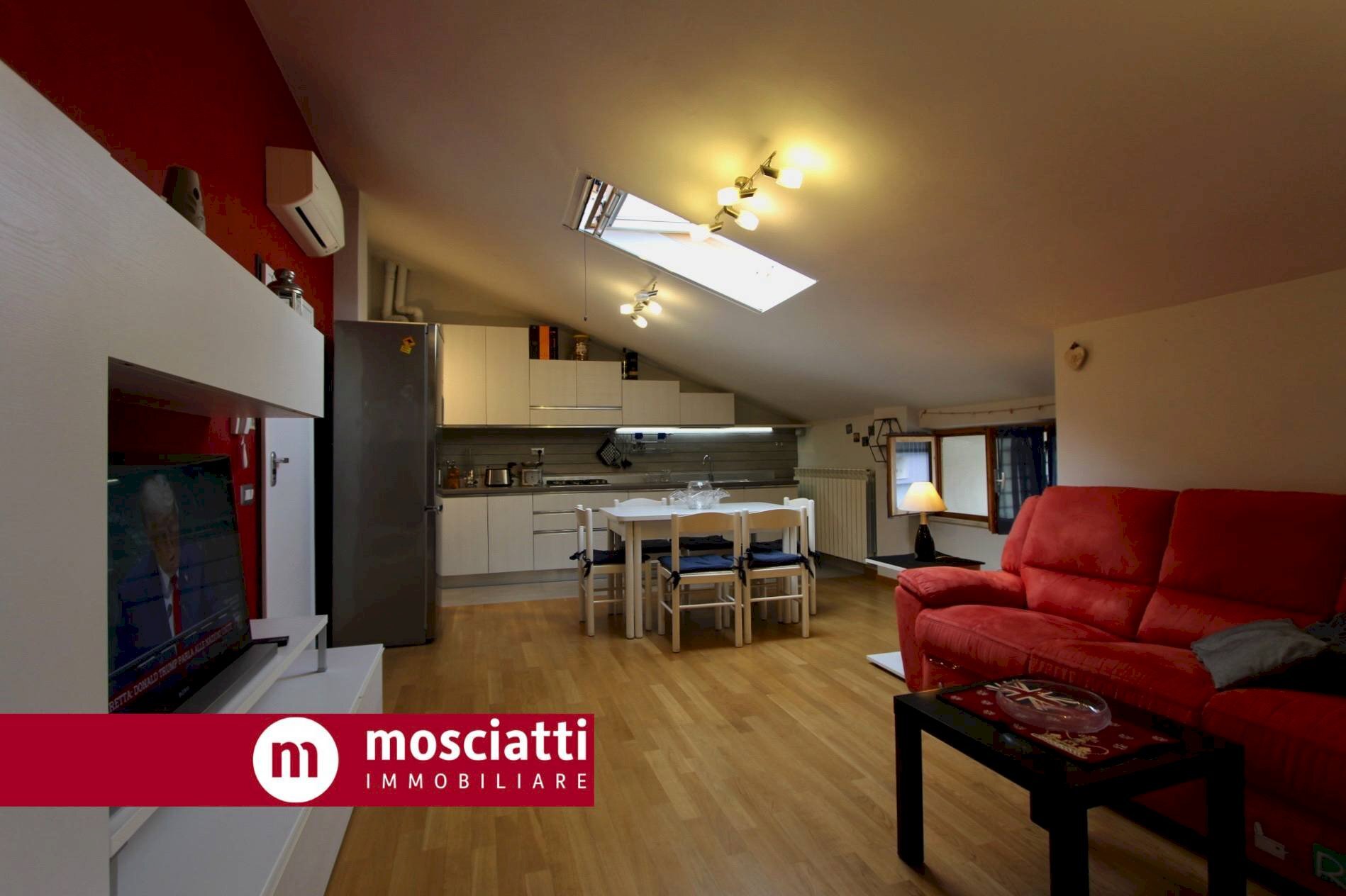 Foto 3 - Attic Via Enrico Mattei
 
35, Castelraimondo - photo 3