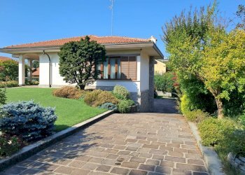 Foto 44 - Villa via Croci
 
15, Samarate - foto 25