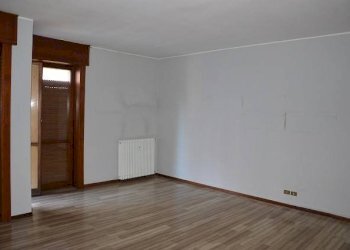 Soggiorno - Three-room apartment via Gian Pietro Puricelli, 3, Gallarate - photo 5