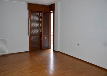 Camera da letto - Three-room apartment via Gian Pietro Puricelli, 3, Gallarate - photo 19