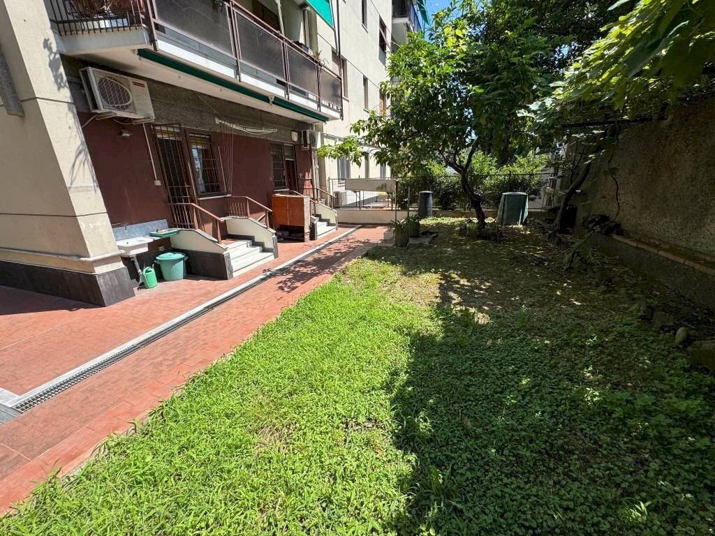 Giardino - Trilocale via Castagnevizza, Genova (zona Pegli) - foto 3