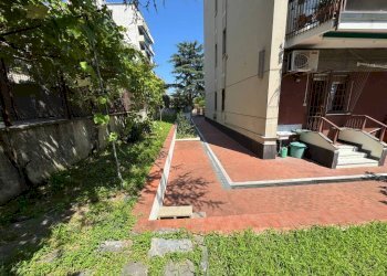 Giardino - Trilocale via Castagnevizza, Genova (zona Pegli) - foto 2