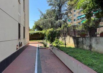 Giardino - Trilocale via Castagnevizza, Genova (zona Pegli) - foto 8