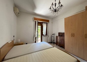 Camera da letto - Trilocale via Castagnevizza, Genova (zona Pegli) - foto 12