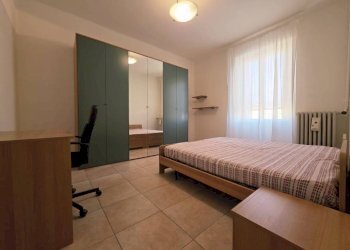 Camera da letto - Three-room apartment via Stanislao Solari, Parma - photo 15