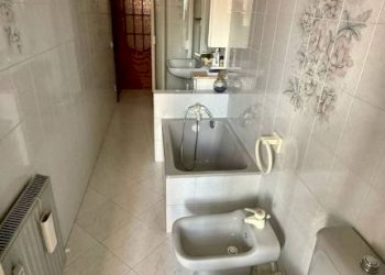 Bagno - Appartamento via Umbria, 7, Biella - foto 26