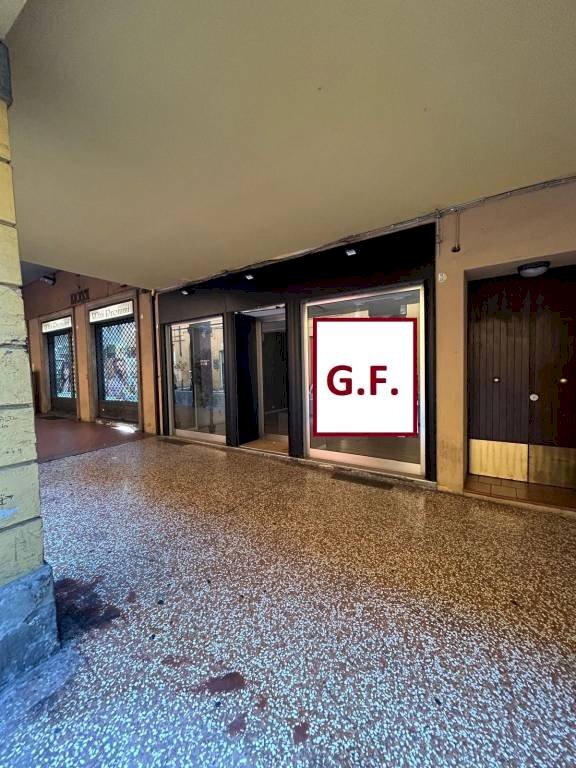 Facciata - Negozio via San Vitale, Bologna (zona Centro Storico) - foto 3