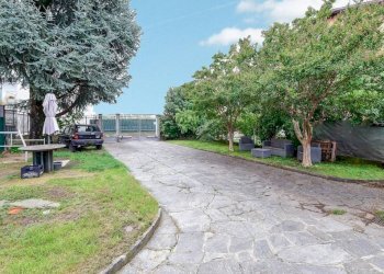 Giardino - Appartamento via Trieste, 9, Erba - foto 4
