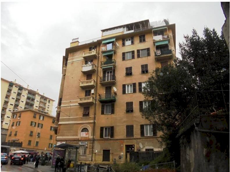 Facciata - Trilocale all'asta via Fereggiano, 185, Genova (zona Marassi) - foto 1