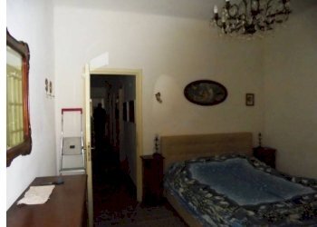 Camera da letto - Trilocale all'asta via Fereggiano, 185, Genova (zona Marassi) - foto 7