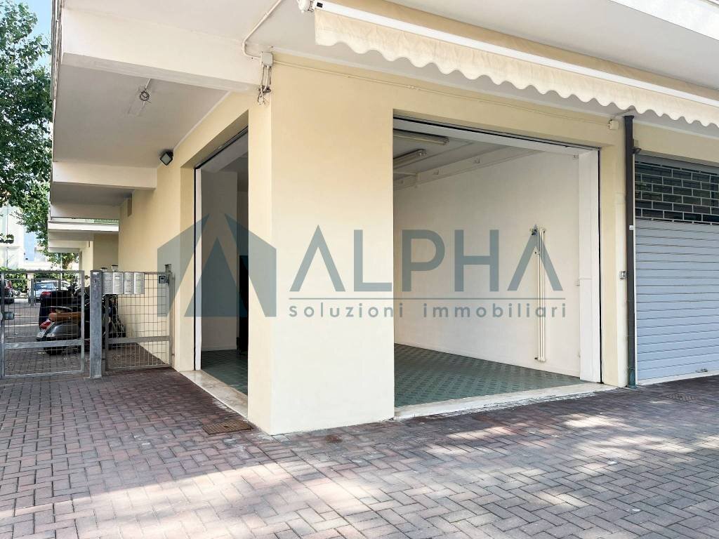 Facciata - Shop viale Paolo Toscanelli, Rimini - photo 2