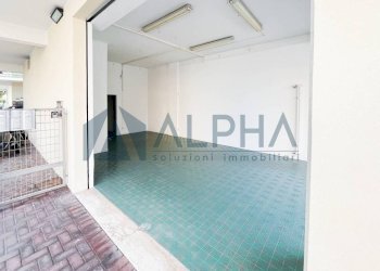 Interno palazzo - Negozio viale Paolo Toscanelli, Rimini - foto 3