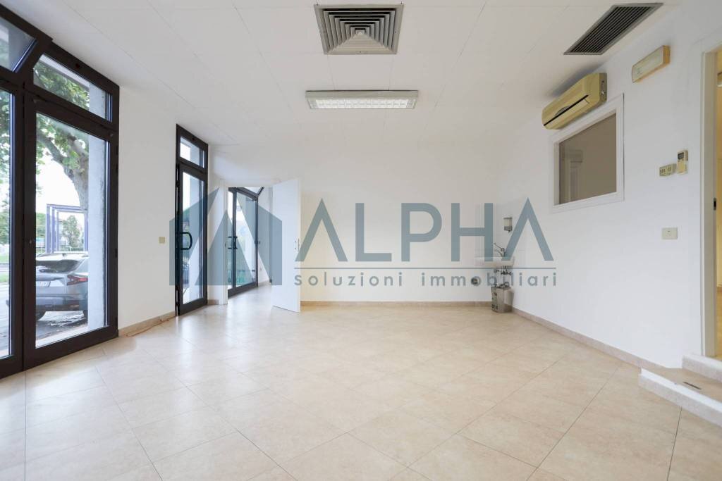 Interno non residenziale - Shop via Sebenico, Bellaria-Igea Marina - photo 1