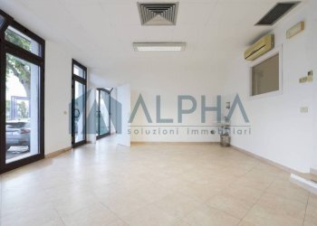 Interno non residenziale - Negozio via Sebenico, Bellaria-Igea Marina - foto 1
