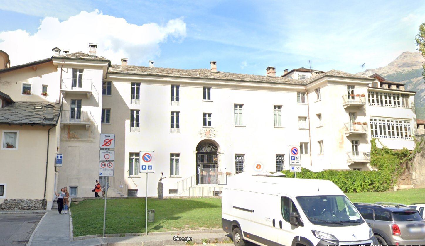 Trilocale piazza Plouves, Aosta - foto 1