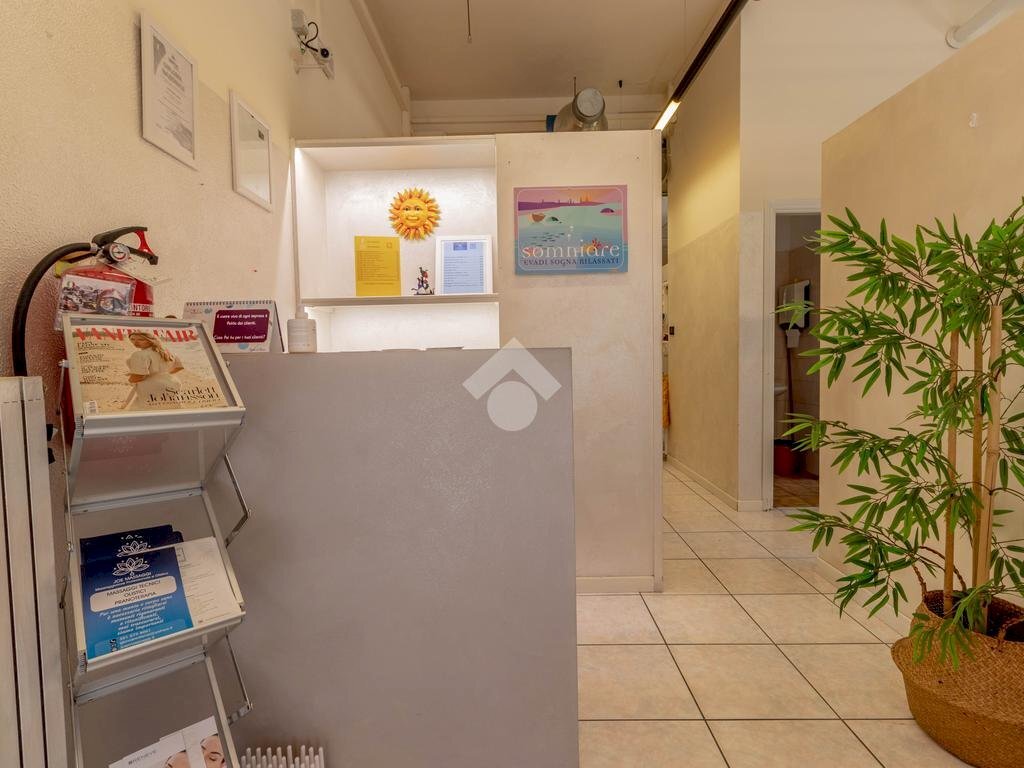 Shop Negozio P.zza della repubblica, Monte San Pietro - photo 1