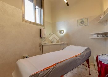 Shop Negozio P.zza della repubblica, Monte San Pietro - photo 10