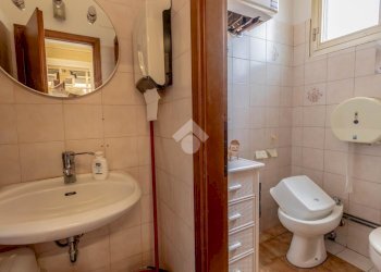 Shop Negozio P.zza della repubblica, Monte San Pietro - photo 11