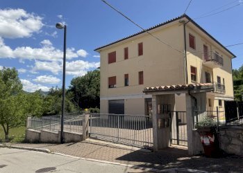 Foto 2 - Quadrilocale VIA SERRALOGGIA, Fabriano - foto 2