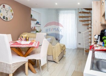 Sala da pranzo - Appartamento Via Ventimiglia
 
154, Catania - foto 5