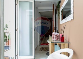 ingresso appartamento 1e2Hall / corridoio - Appartamento Via Ventimiglia
 
154, Catania - foto 10