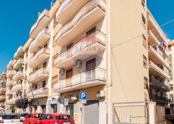 Edificio all\'aperto - Trilocale via Marconi
 
33, Gravina di Catania - foto 1