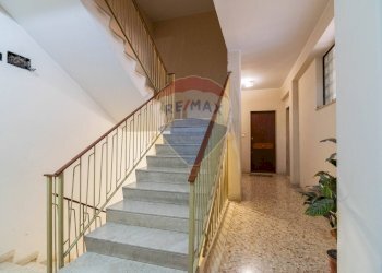 Scale - Trilocale via Marconi
 
33, Gravina di Catania - foto 6