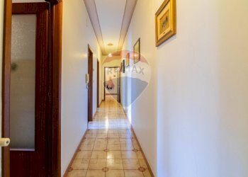 Hall / corridoio - Trilocale via Marconi
 
33, Gravina di Catania - foto 20