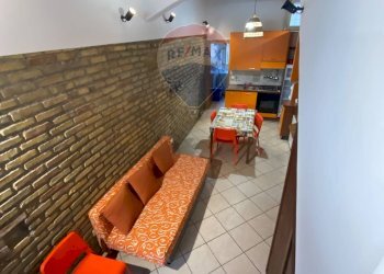 Sala da pranzo - Casa indipendente via Cristofolo colombo
 
5, Sant'Alessio Siculo - foto 4