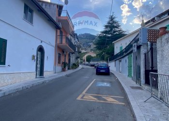 Edificio all\'aperto - Casa indipendente via Cristofolo colombo
 
5, Sant'Alessio Siculo - foto 23