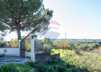 Giardino - Agricultural land via San Domenico
23, Camporotondo Etneo - photo 1