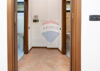 Hall / corridoio - Locale Commerciale Via Alessandro Manzoni
 
14, Seveso - foto 10