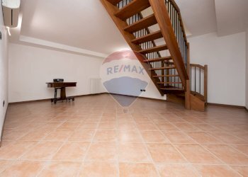 Stanza vuota - Locale Commerciale Via Alessandro Manzoni
 
14, Seveso - foto 15