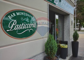 Edificio all\'aperto - Bar Tavola Calda - Fredda Piazza della Vittoria
 
28, Cairo Montenotte - foto 1