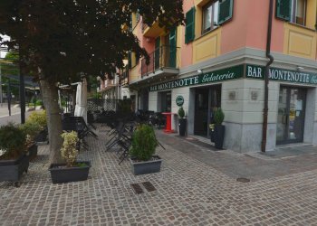 Edificio all\'aperto - Bar Tavola Calda - Fredda Piazza della Vittoria
 
28, Cairo Montenotte - foto 5