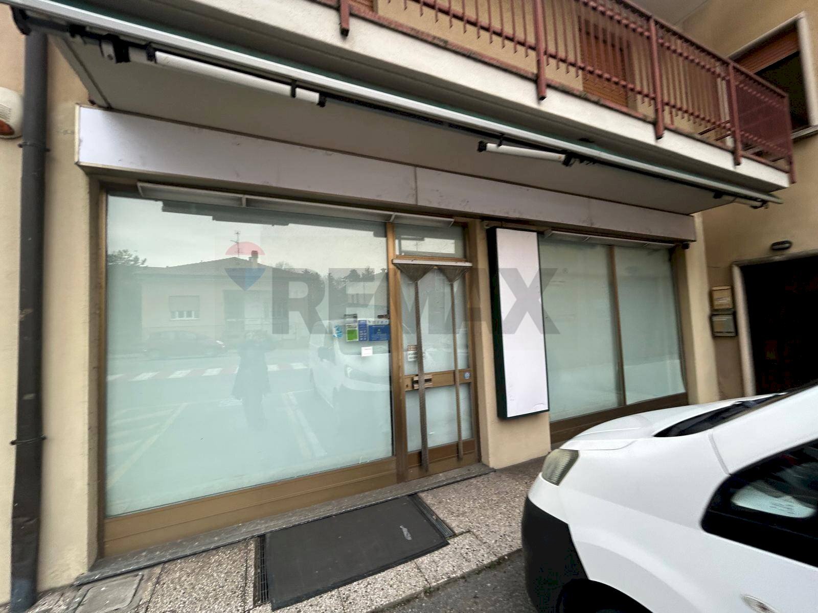 Edificio all\'aperto - Locale Commerciale viale Giuseppe Verdi
 
18, Merate - foto 3