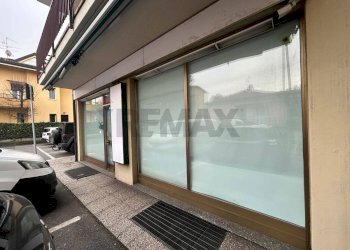 Terrazza - Locale Commerciale viale Giuseppe Verdi
 
18, Merate - foto 1