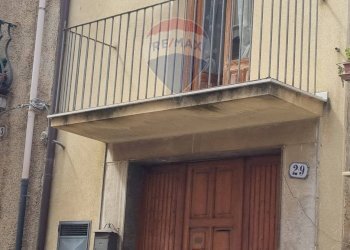 Edificio all\'aperto - Quadrilocale VIA Q
 
1, Castelbuono - foto 1