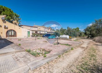 Edificio all\'aperto - Villa CONTRADA DESERTO
 
227, Comiso - foto 10