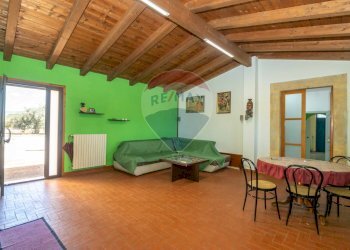 Sala da pranzo - Villa CONTRADA DESERTO
 
227, Comiso - foto 3