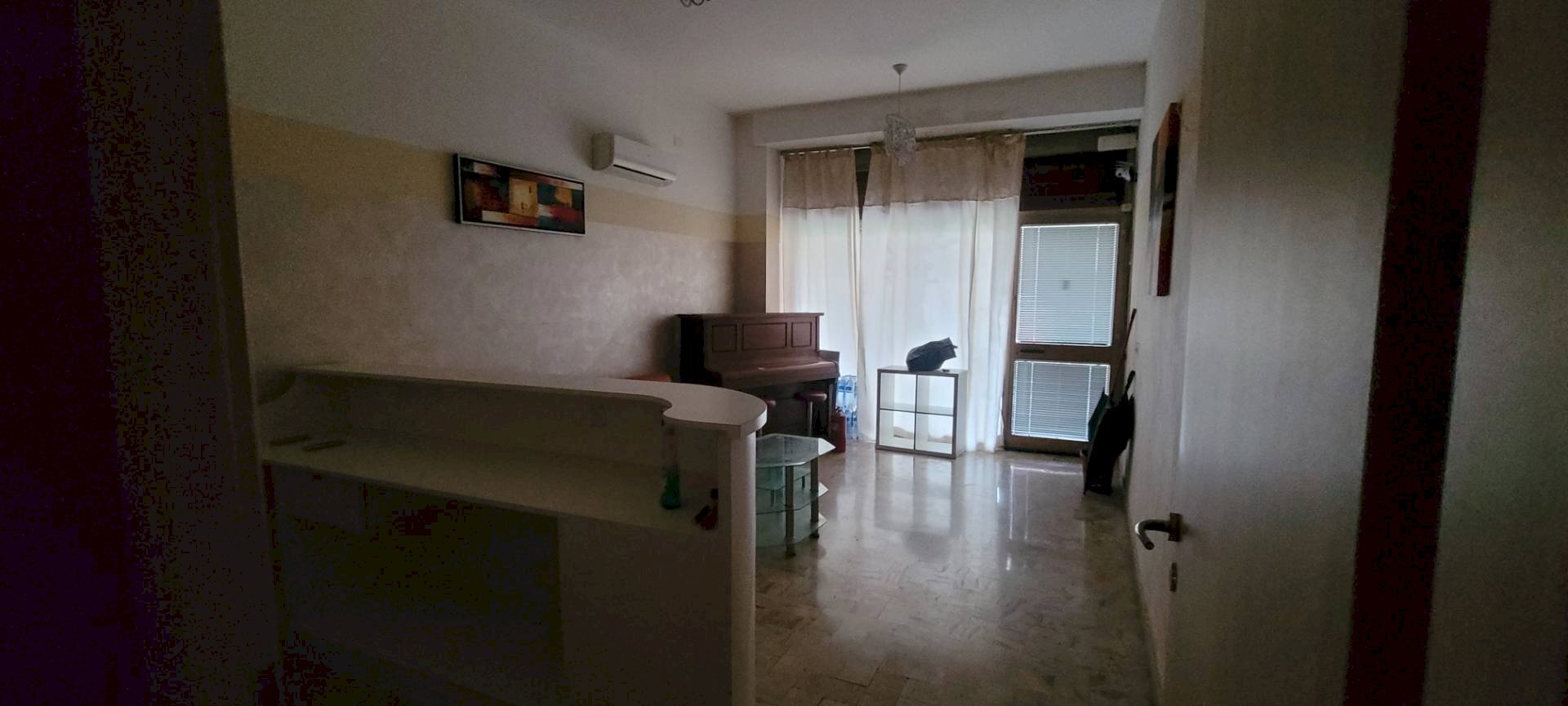 Foto 1 - Locale Commerciale piazza Vittime dei lager nazisti
 
21, Pontedera - foto 1