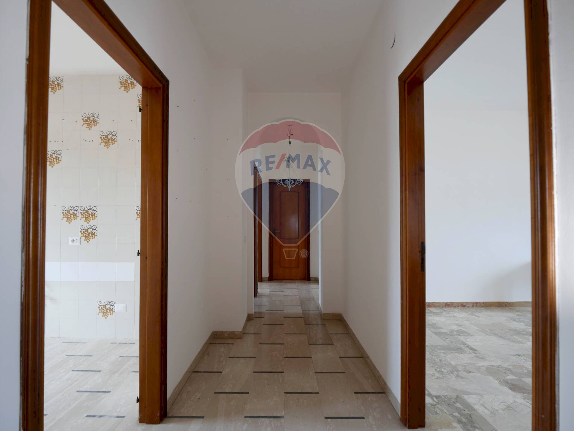 Hall / corridoio - Three-room apartment Via 2 Giugno, Toritto - photo 1