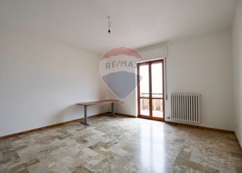 Stanza vuota - Trilocale Via 2 Giugno, Toritto - foto 2