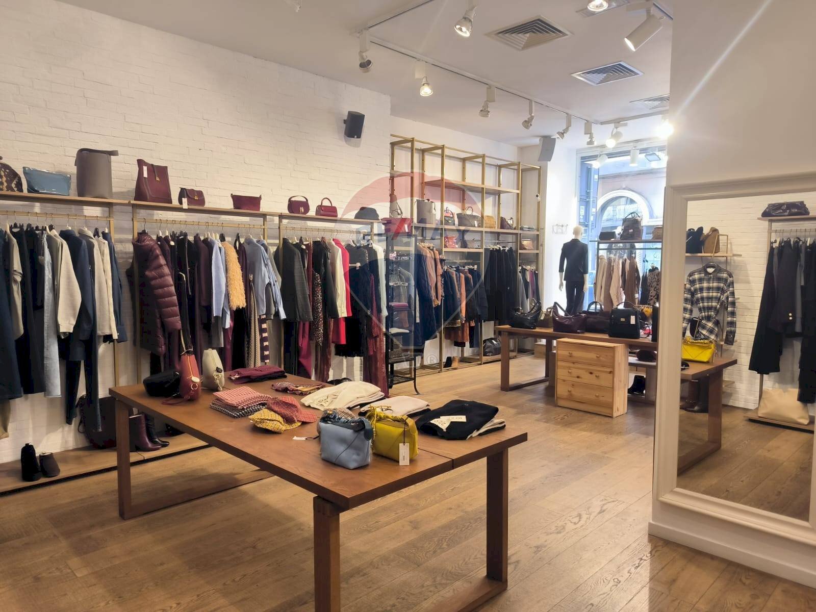 Cabina armadio - Attività Commerciale Via Dante Alighieri, Bari - foto 3