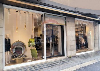 Edificio all\'aperto - Attività Commerciale Via Dante Alighieri, Bari - foto 2