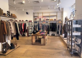 Cabina armadio - Attività Commerciale Via Dante Alighieri, Bari - foto 4