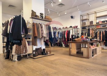 Cabina armadio - Attività Commerciale Via Dante Alighieri, Bari - foto 5